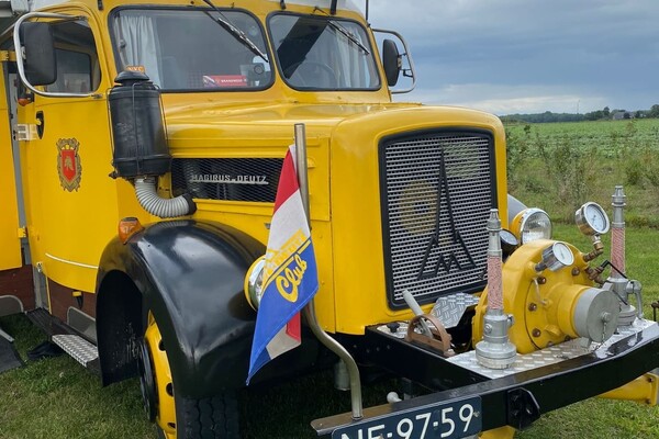 Maasheggenmarkt 2025 met Oldtimers