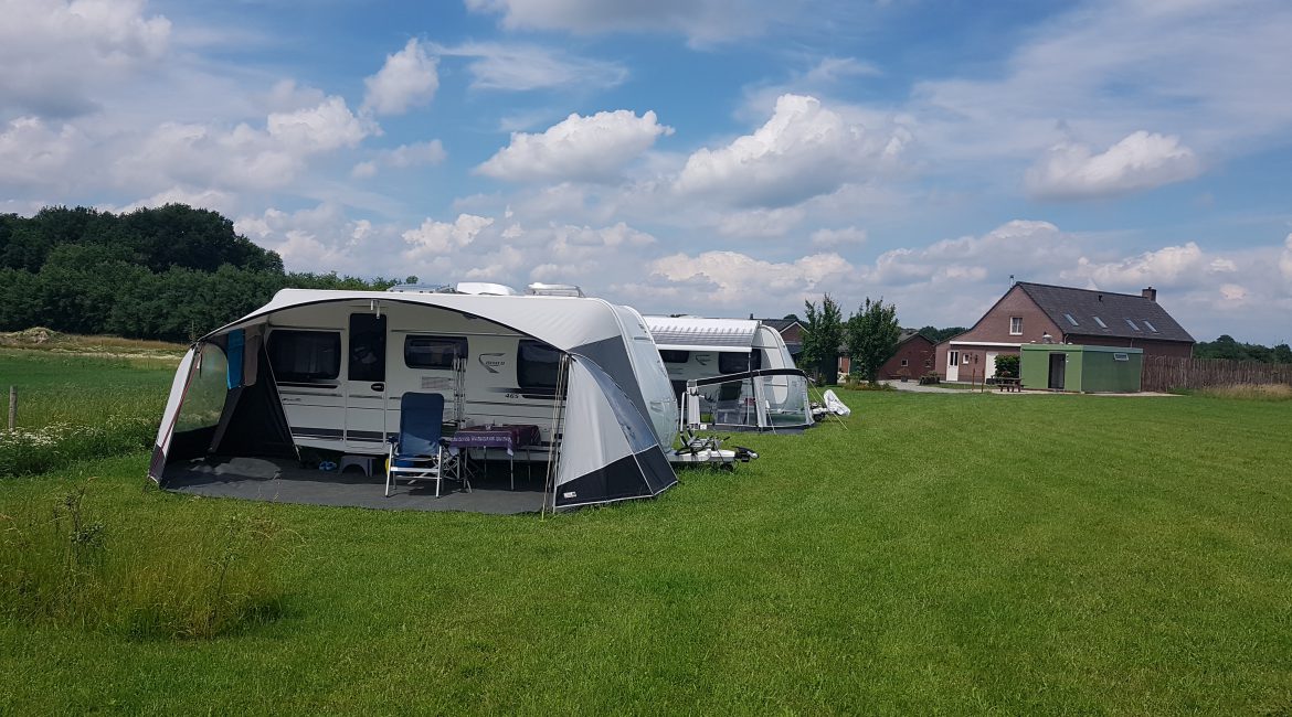 Nog even lekker genieten op de camping van het mooie weer in de Maasheggen