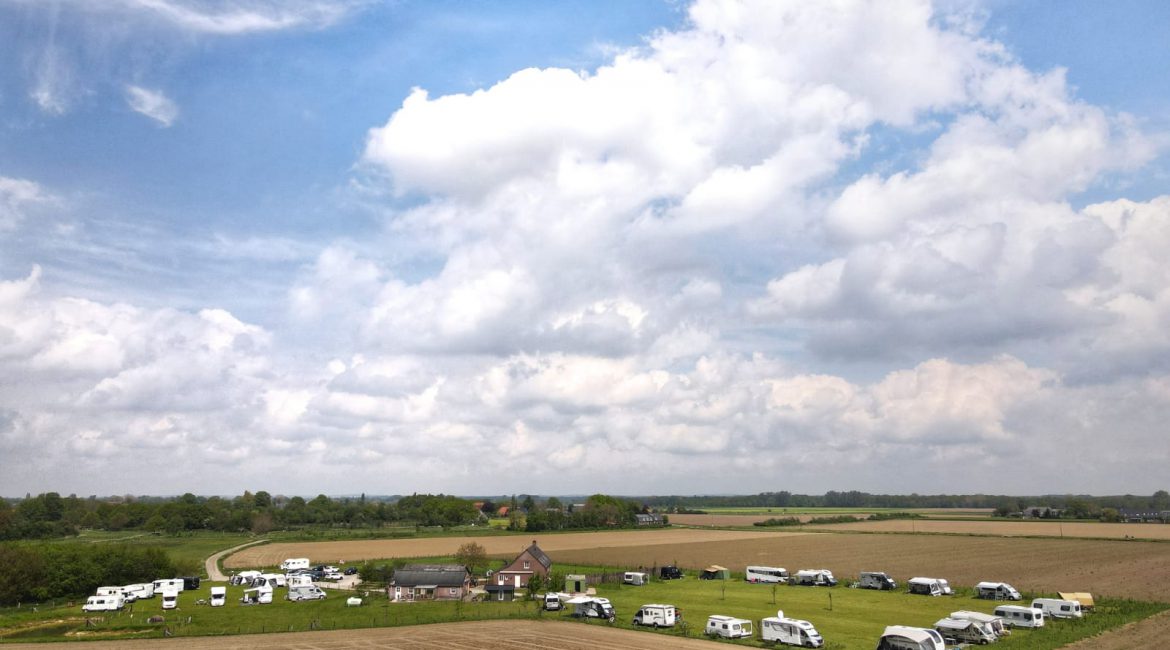 Kom genieten van het prachtige Land van Cuijk, Maasheggengebied op onze camping, camperplaats of in een van onze huisjes.